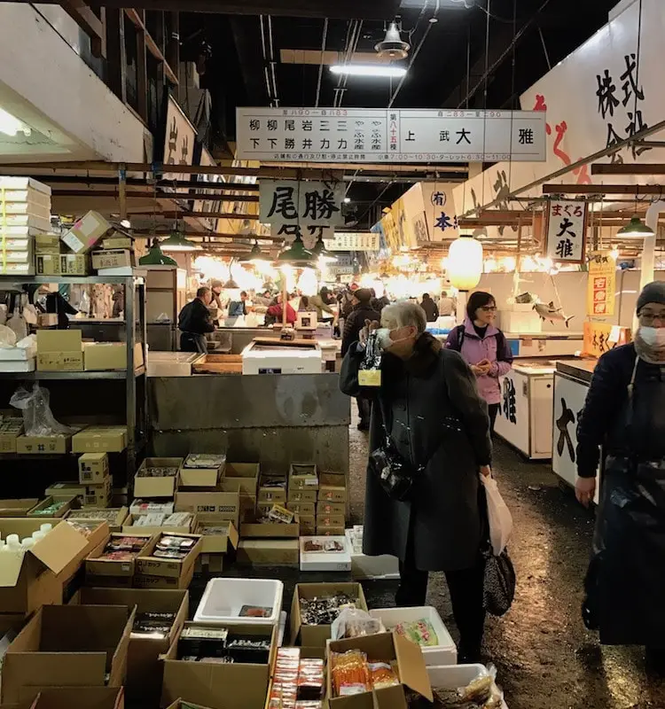 Marché de poissons à Tokyo au Japon.