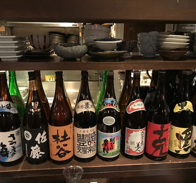 Dégustation de sake au Japon.