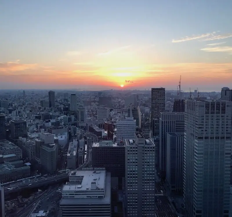 Lever de soleil à Tokyo.