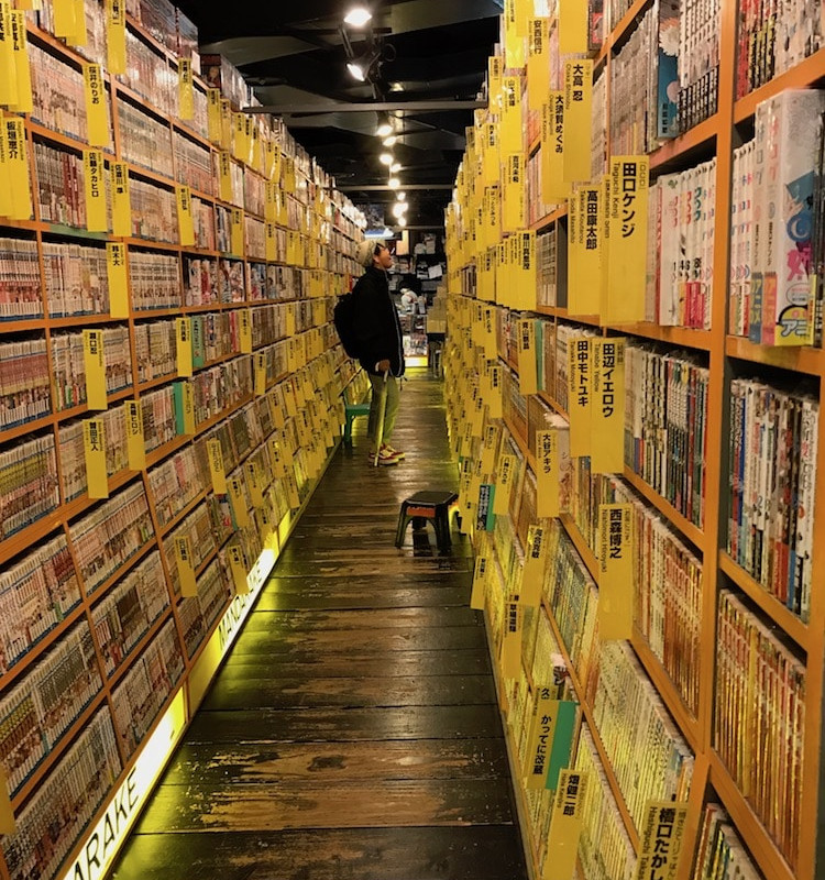 Librairie manga au Japon.