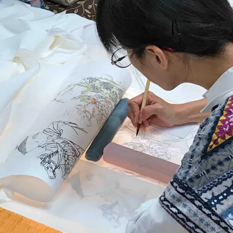 Dessin des motifs de kimono à Kanazawa au Japon.