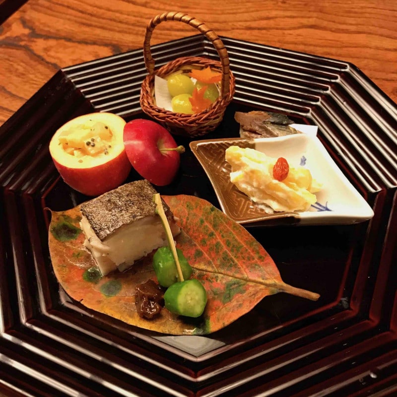 Manger des taiseki à l'hôtel Kayotei au Japon.