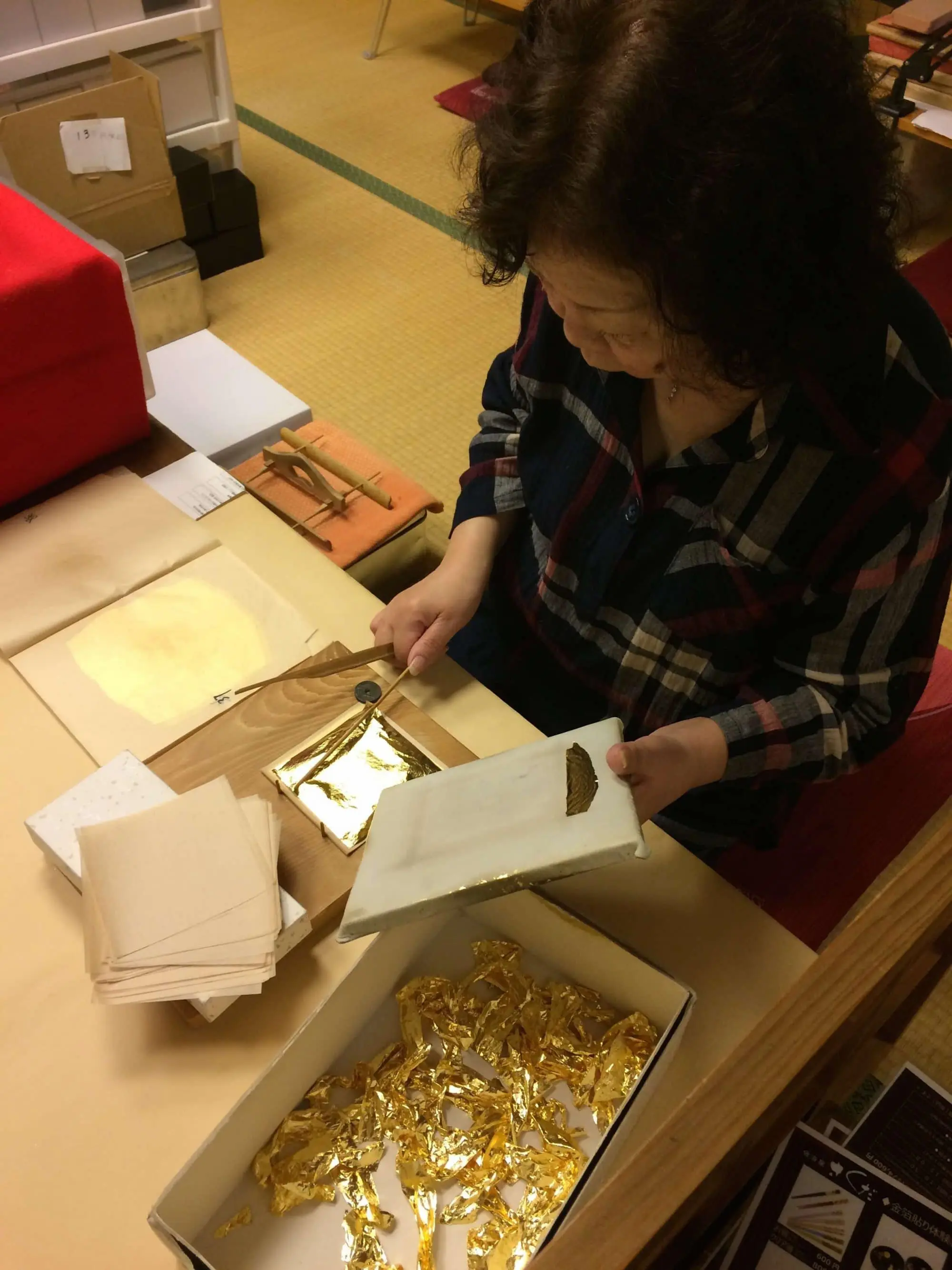Atelier feuille d'or à Kanazawa au Japon.