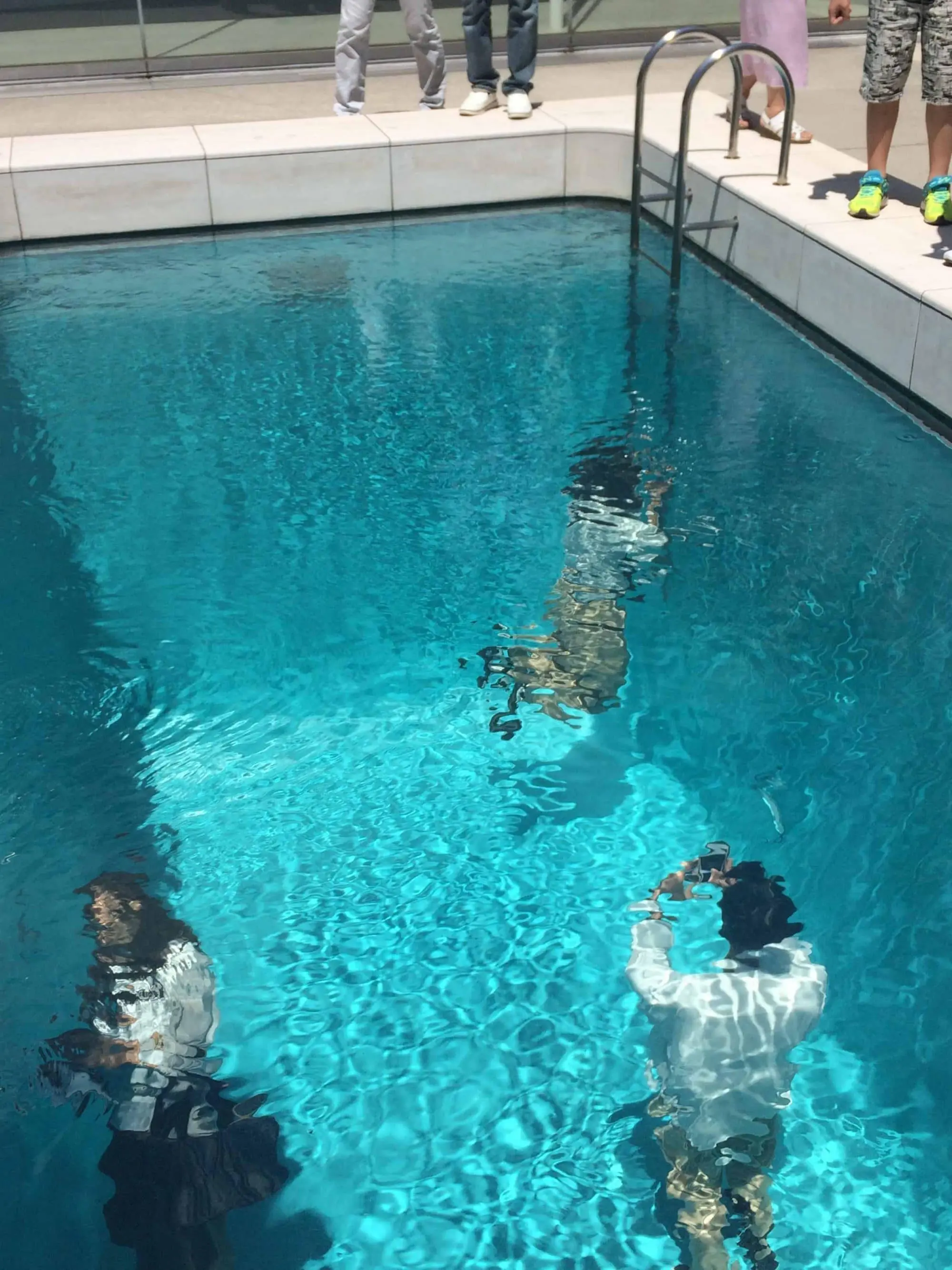 Piscine musée d'art contemporain à Kanazawa au Japon.