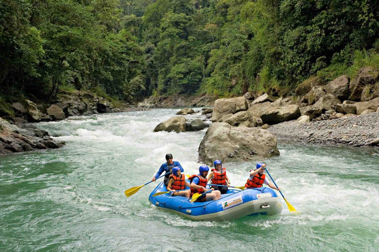 rafting a pacuare lodge